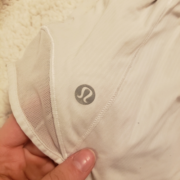 lulu🍋 shorts! - Picture 3 of 6